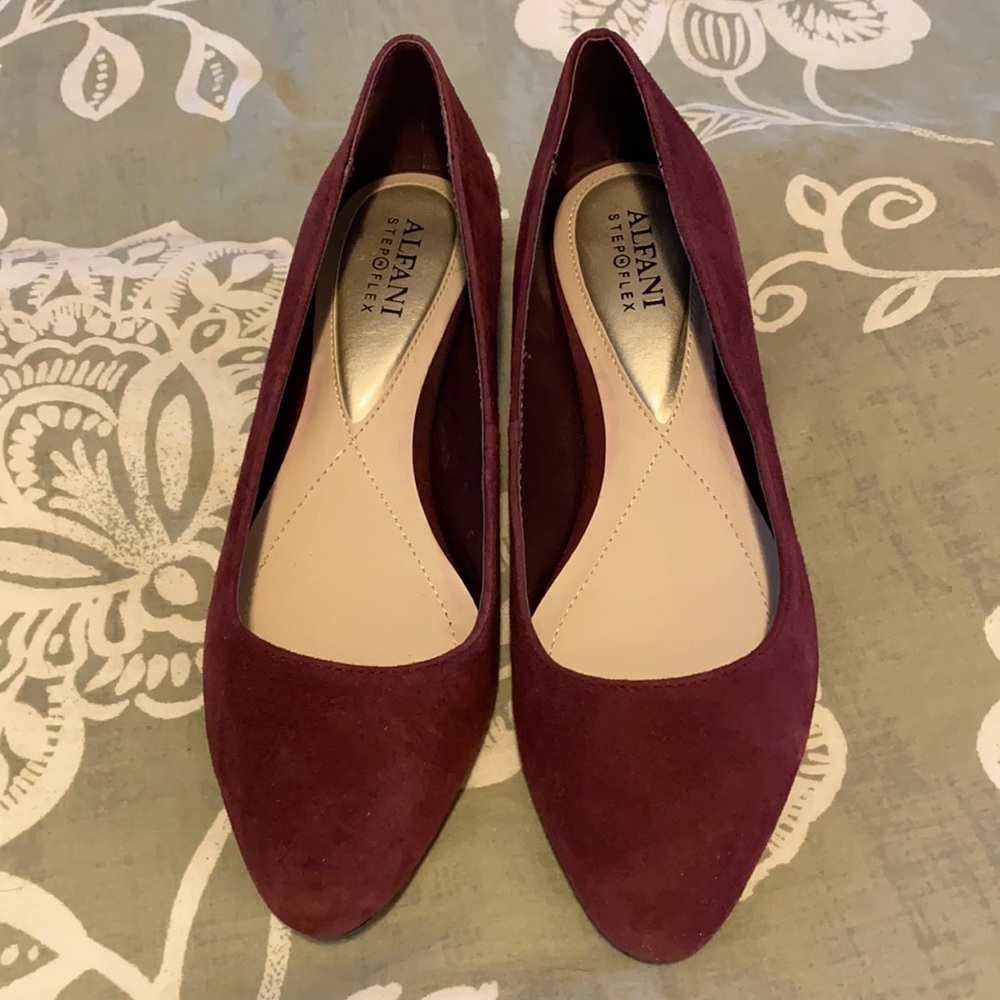 Alfani Step n Flex Suede Slip on. Cranberry Burgundy Red Size 5 Like New